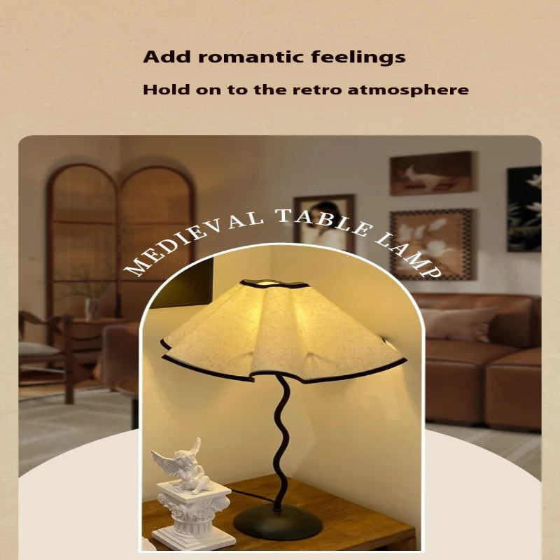 Lunéa Petal Table Lamp