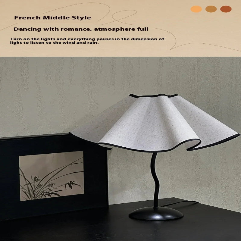 Lunéa Petal Table Lamp