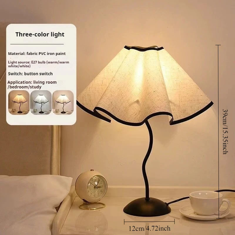 Lunéa Petal Table Lamp