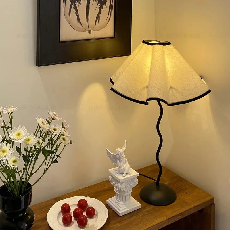 Lunéa Petal Table Lamp