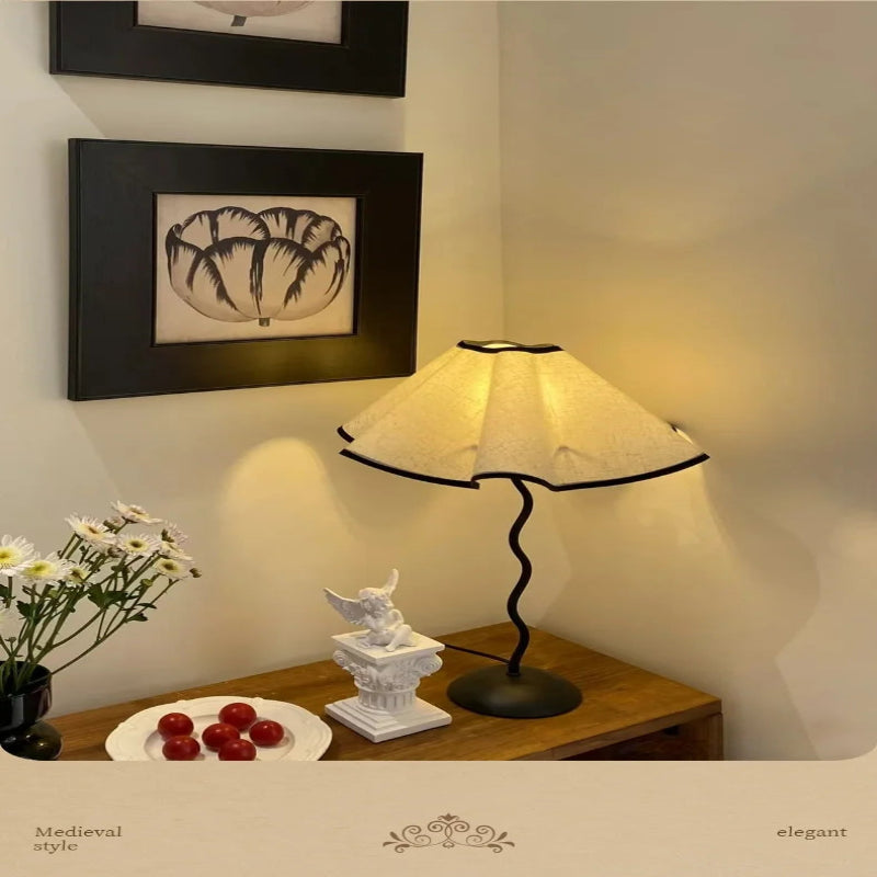 Lunéa Petal Table Lamp