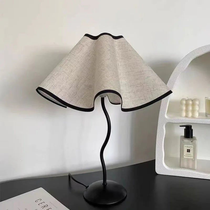 Lunéa Petal Table Lamp