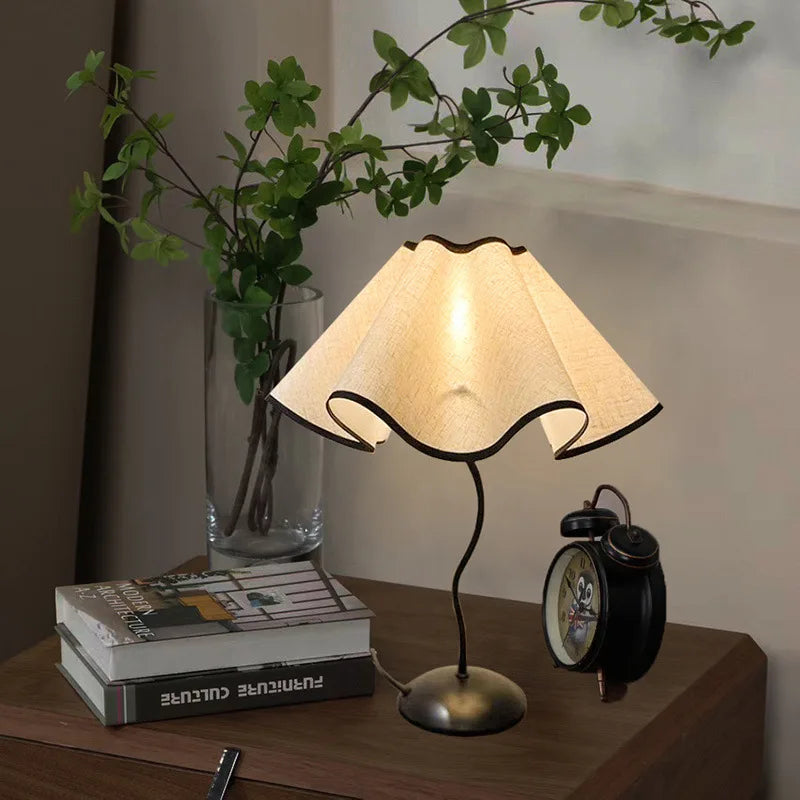 Lunéa Petal Table Lamp