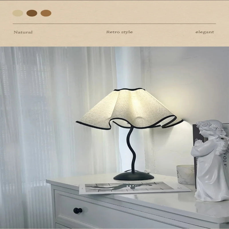 Lunéa Petal Table Lamp